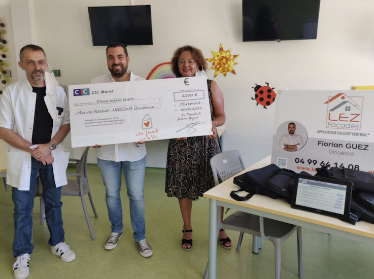 Un don de 2 000 € à la clinique du Mas de Rochet, Lez Façades
