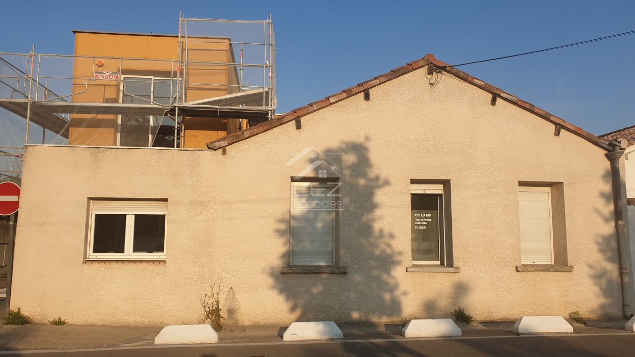 Peintures façades d'une maison à Lunel, 34400, Hérault