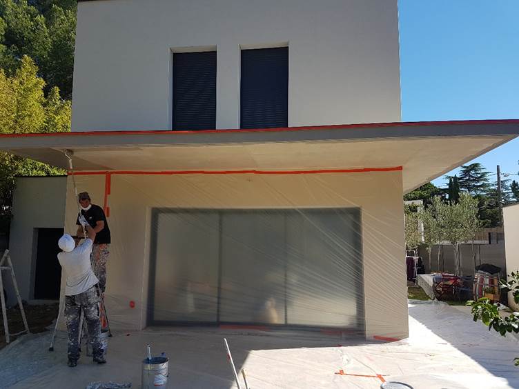Construction de maison, peinture extérieure, ouvriers, échelle, seau de peinture